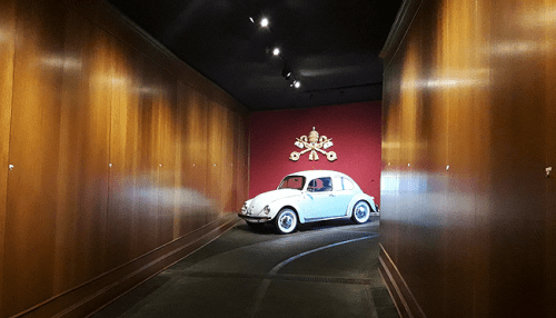 Pope-Car_VW-Beetle_Musei-Vaticani