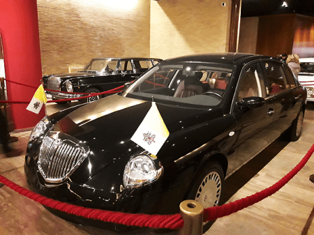 Pope-Cars_Lancia_Musei-Vaticani