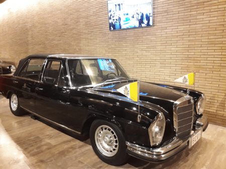Pope-Cars_Mercedes_Musei-Vaticani